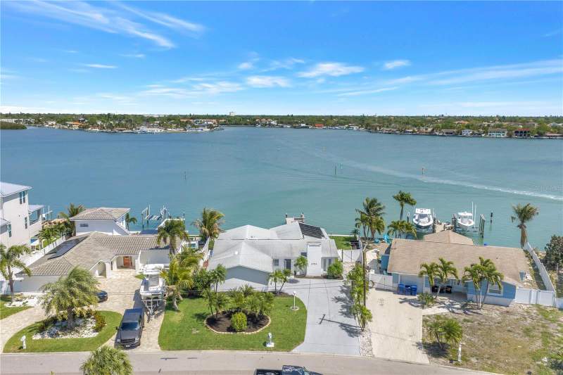 3 bedroom Single Family Residence at 6984 S Shore Drive, Pasadena Isle, St Petersburg — photo 3