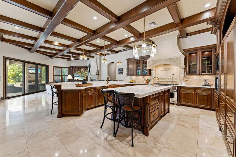 5 bedroom Single Family Residence at 6004 Windham Place, Tampa Palms 4A Unit 1 1st Add, Tampa — photo 2