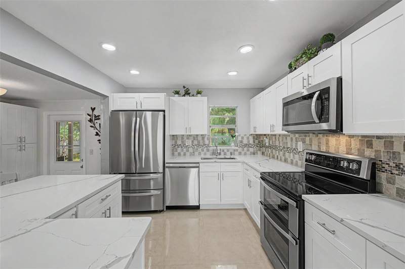 3 bedroom Single Family Residence at 6704 S Gabrielle Street, Tropical Pines, Tampa — photo 4