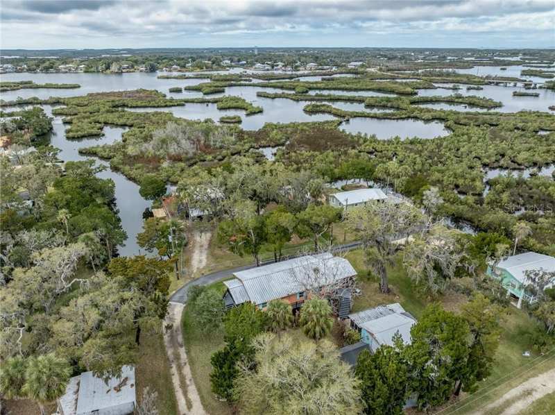 5 bedroom Single Family Residence at 13465 W Hillbilly Lane, Crystal River, Crystal River — photo 1