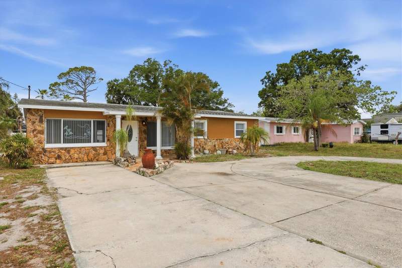 3 bedroom Single Family Residence at 721 Bayshore Drive, Fergusons Estates, Tarpon Springs — photo 2