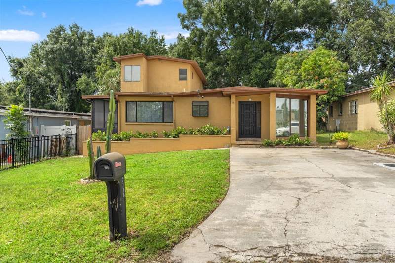 4 bedroom Single Family Residence at 2116 W Abdella Street, West Tampa Heights, Tampa — photo 2