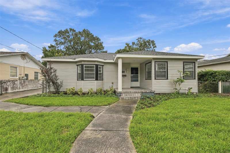 4 bedroom Single Family Residence at 212 S Bradford Avenue, Southern Pines, Tampa — photo 1