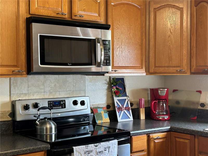2 bedroom Manufactured Home at 1709 E Schwartz Boulevard, Lady Lake Orange Blossom Gardens Unit 10, Lady Lake — photo 3