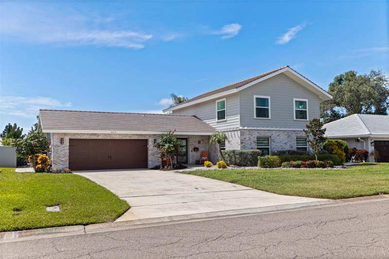 3 bedroom Single Family Residence at 5875 Leeland Street, Bayway Isles, St Petersburg — photo 1