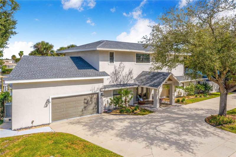 6 bedroom Single Family Residence at 1825 Venetian Point Drive, Venetian Point, Clearwater — photo 2