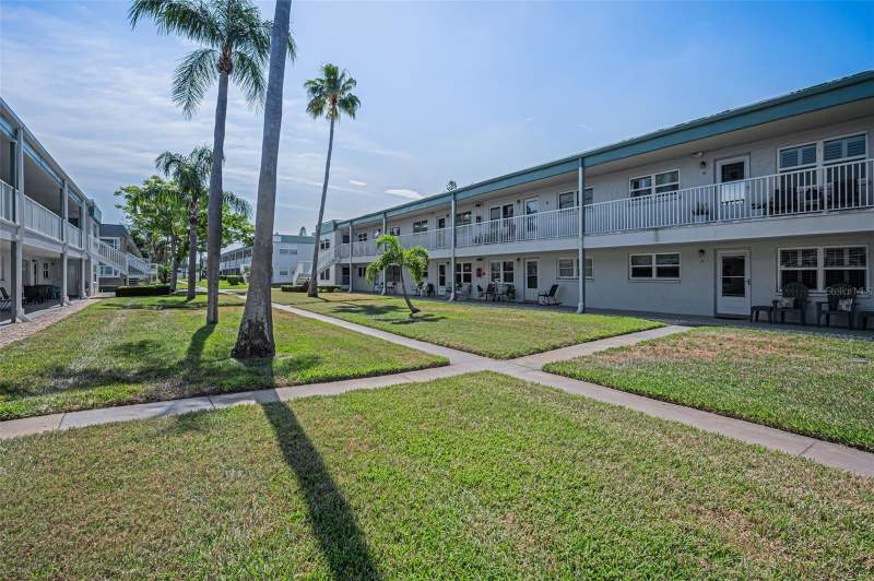 2 bedroom Condominium at 5216 81st Street #5, Paradise Shores, St Petersburg — photo 2