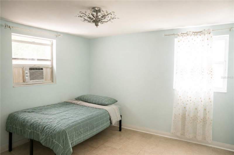 4 bedroom Single Family Residence at 636 Dogwood Court, Colonial Village 3rd Add, Dunedin — photo 5