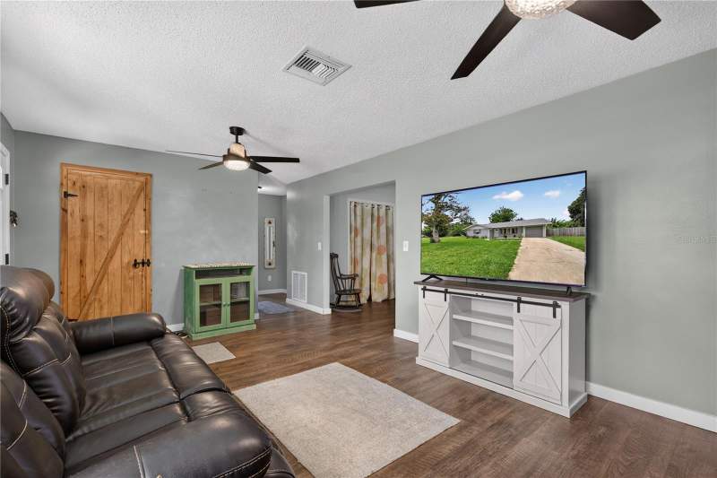 2 bedroom Single Family Residence at 555 Winogene Ave, Umatilla North Umatilla, Umatilla — photo 5
