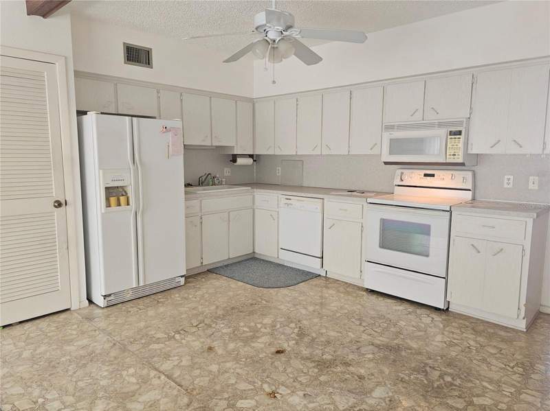 2 bedroom Condominium at 2284 Philippine Drive #39, On Top Of The World, Clearwater — photo 4