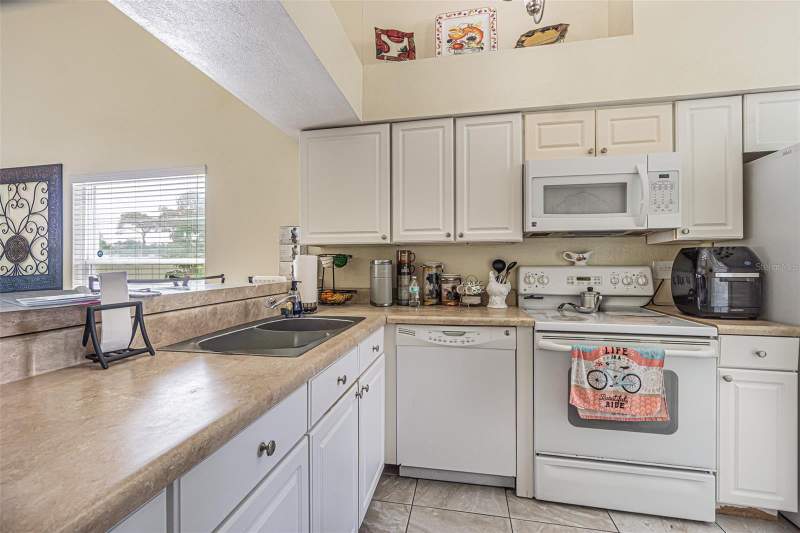 3 bedroom Single Family Residence at 7601 Limebury Court, Citrus Pointe Unit 2, Tampa — photo 4