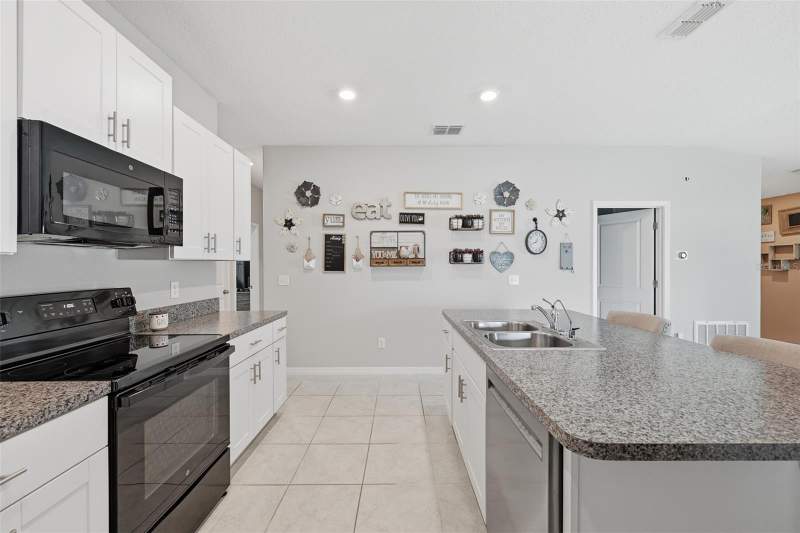 4 bedroom Single Family Residence at 39745 Harvest Creek Lane, Hidden River Ph 2, Zephyrhills — photo 3