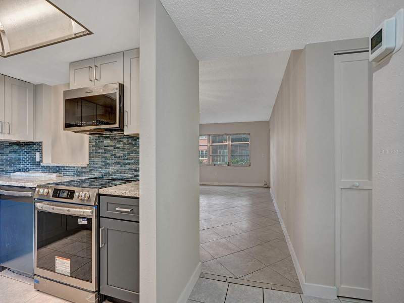 1 bedroom Condominium at 4805 Alt 19 #414, Cove Spgs Condo, Palm Harbor — photo 3