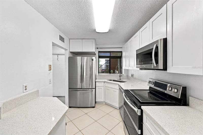 2 bedroom Condominium at 2051 Skimmer Court #112, Club At Feather Sound The Condo, Clearwater — photo 3