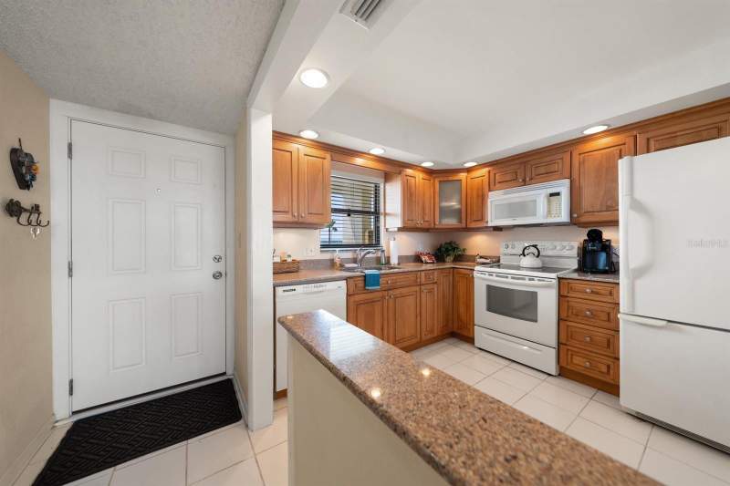 2 bedroom Condominium at 1230 Gulf Boulevard #403, Landmark Towers 1, Clearwater Beach — photo 3