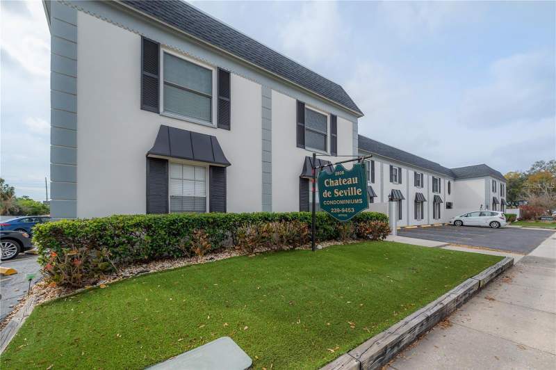 Chateau De Seville A CondominiHomes for Sale in Tampa, FL