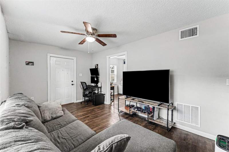 2 bedroom Single Family Residence at 1024 Grant Avenue, East Town, Mount Dora — photo 3