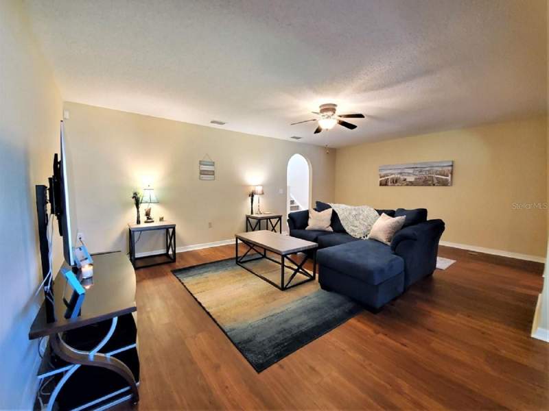 3 bedroom Townhouse at 9870 Ashburn Lake Drive, Ashburn Square Twnhms, Tampa — photo 2