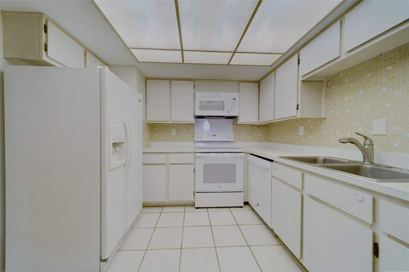 1 bedroom Condominium at 17920 Gulf Boulevard #1408, Redington Towers Bldg 2 Condo, Redington Shores — photo 3