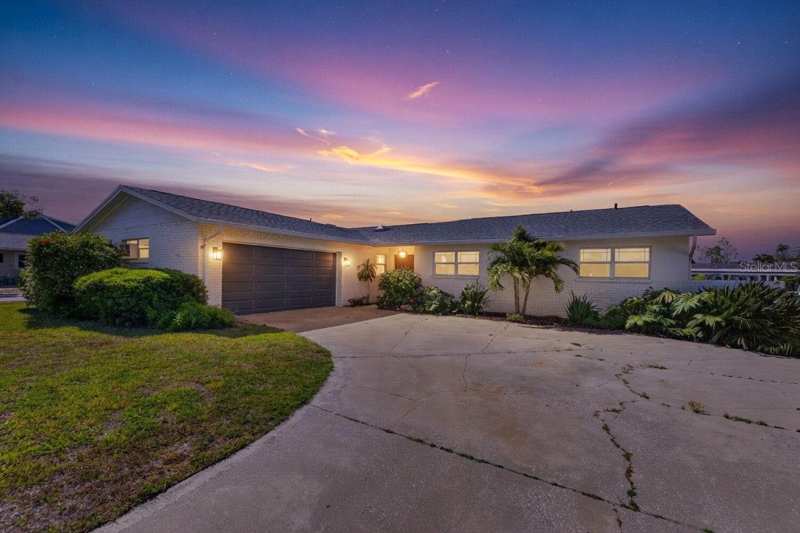 4 bedroom Single Family Residence at 8450 Flagstone Drive, Bay Crest Park Unit 19, Tampa — photo 1