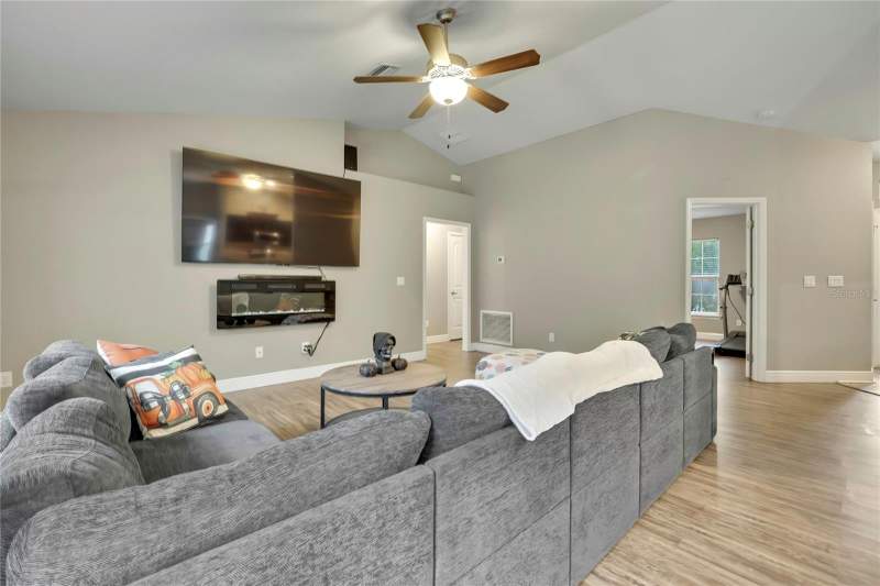 4 bedroom Single Family Residence at 12342 Quigley Avenue, Royal Highlands, Weeki Wachee — photo 5