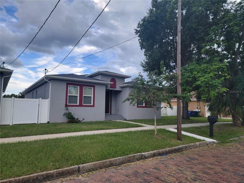 Mac FarlanesHomes for Sale in Tampa, FL