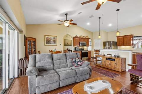 81 Fairway Circle, Umatilla FL - photo 19 of 46