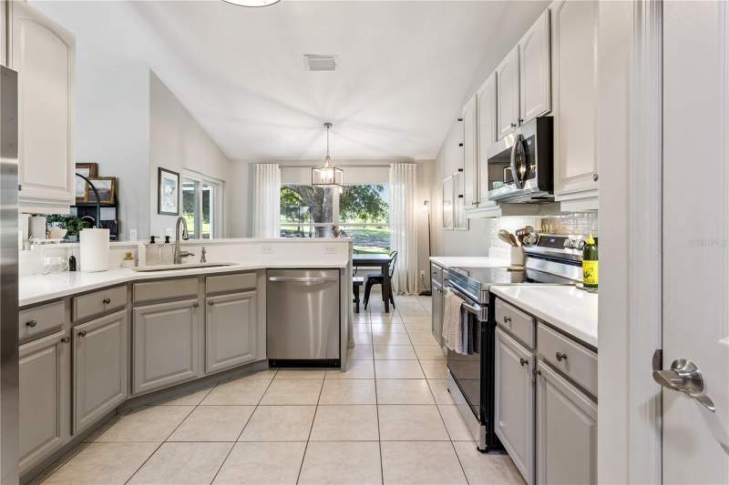 3 bedroom Single Family Residence at 39843 GROVE HEIGHTS, HARBOR HILLS PH III SUB, LADY LAKE — photo 4