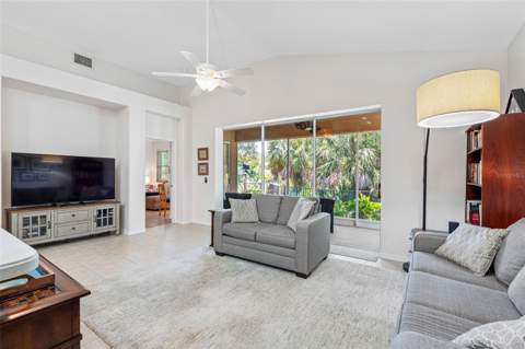5335 Clover Mist Drive, Apollo Beach FL - photo 19 of 44