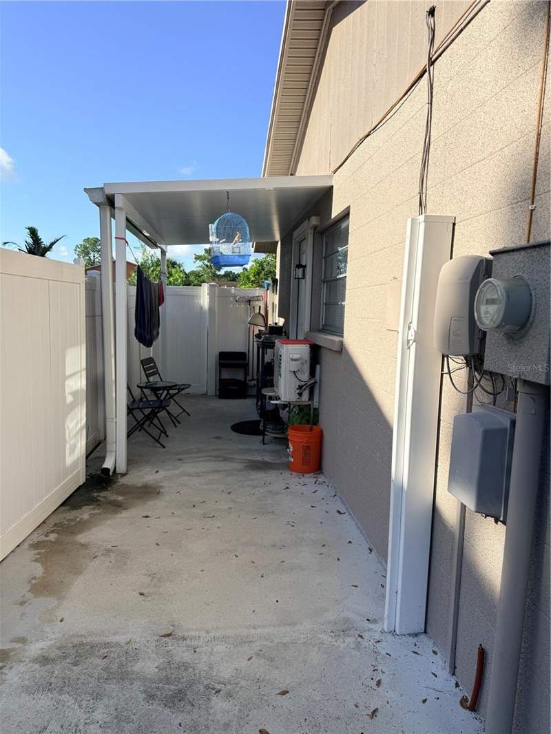 3 bedroom Single Family Residence at 8209 Vassar Circle, Twelve Oaks Village Unit 3, Tampa — photo 2