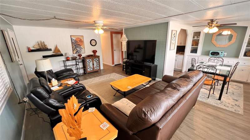 2 bedroom Mobile Home at 9287 Highpoint Boulevard, High Point Mh Sub, Brooksville — photo 2