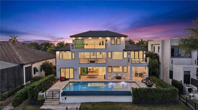 7 bedroom Single Family Residence at 5735 Riverside Drive, Cape Coral, Cape Coral — photo 4