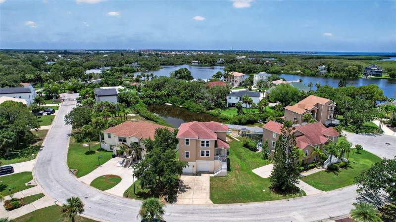 5 bedroom Single Family Residence at 7327 Brightwaters Court, Oyster Bayou, New Port Richey — photo 3