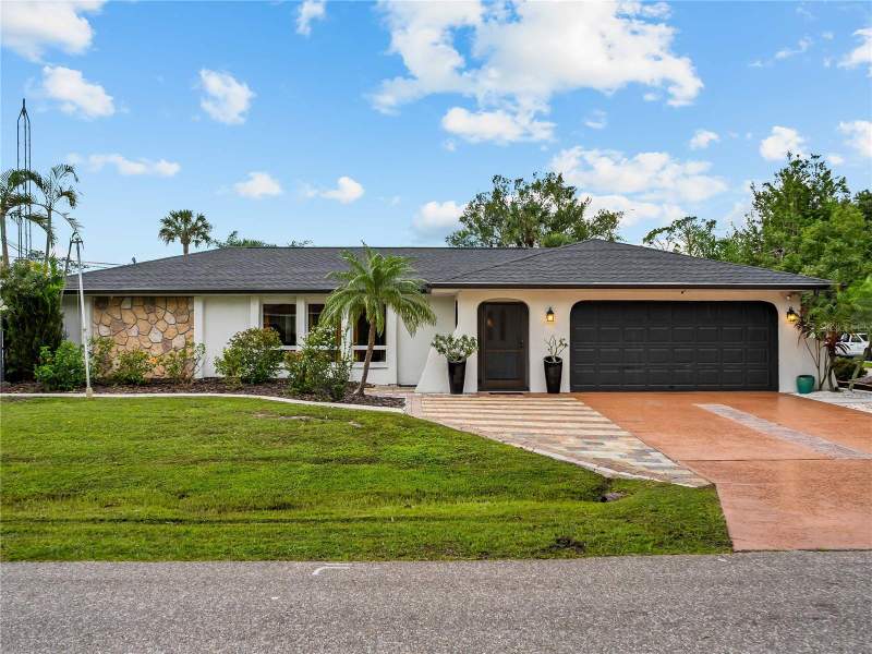 4 bedroom Single Family Residence at 20343 Rutherford Avenue, Port Charlotte Sec 026, Port Charlotte — photo 2