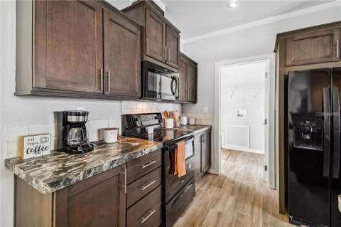 10029 Hamp Drive, Dade City FL - photo 7 of 43