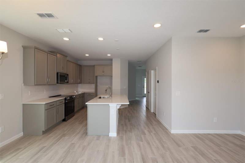 3 bedroom Townhouse at 1405 Hyde Street, Center Lake On The Park, St Cloud — photo 5