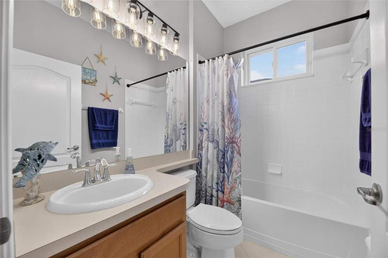 4 bedroom Single Family Residence at 13311 Graham Yarden Drive, South Fork Unit 9, Riverview — photo 5