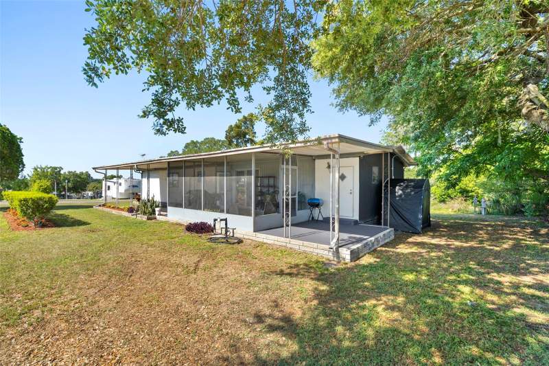 3 bedroom Mobile Home at 10220 Wellington Avenue, Hampton Court Unrec, Dade City — photo 5