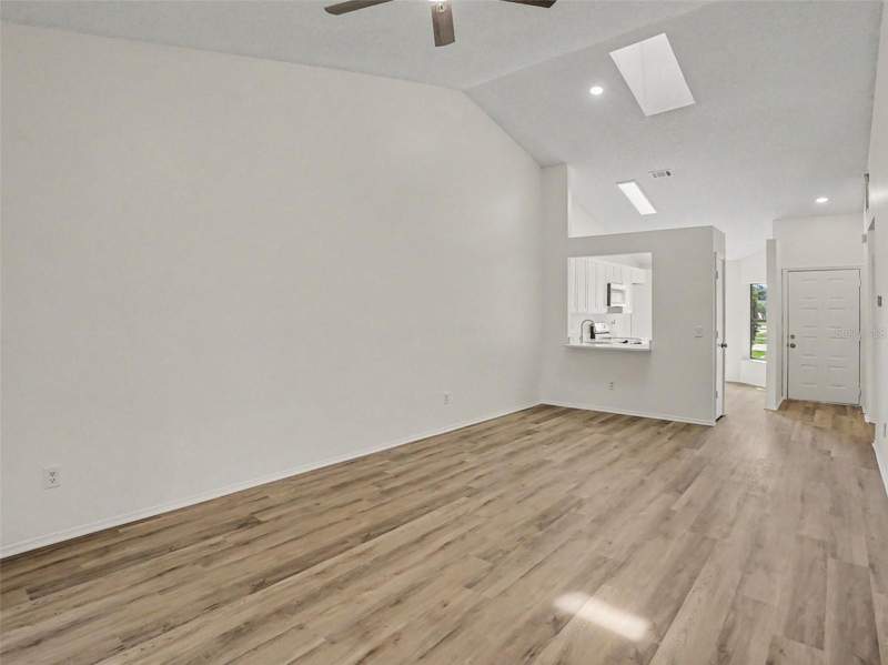 2 bedroom Townhouse at 84 Lakepointe Circle, Bvl Lakepointe Twnhms, Kissimmee — photo 2