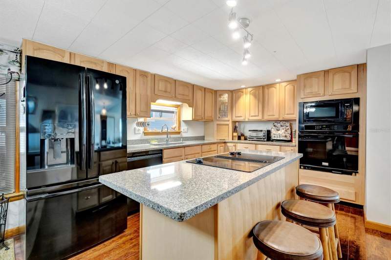 3 bedroom Mobile Home at 132 W Saint Lucia Loop, Caribbean Isles Residential Co, Apollo Beach — photo 4