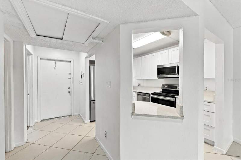 2 bedroom Condominium at 2051 Skimmer Court #112, Club At Feather Sound The Condo, Clearwater — photo 2
