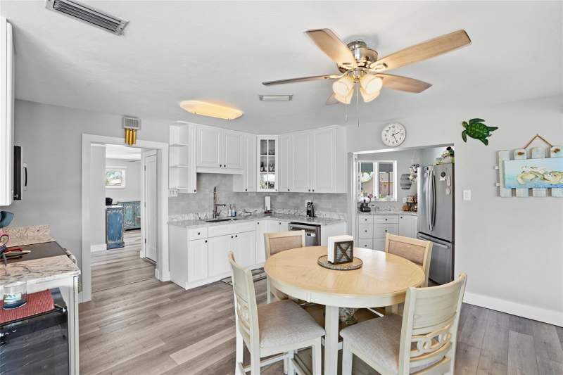 2 bedroom Single Family Residence at 300 Delido Court, Punta Gorda Isles Sec 05, Punta Gorda — photo 2
