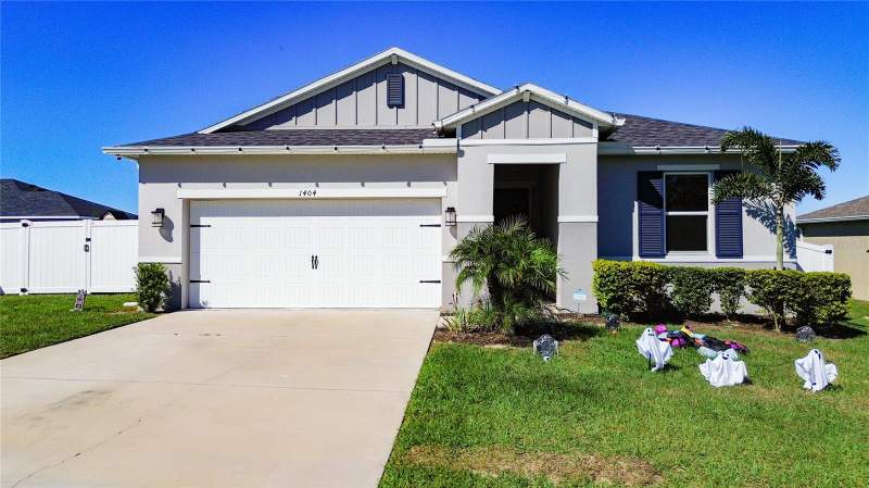 1404 GERANIUM DRIVE home for sale in Gardens Ii at Lake Jackson
