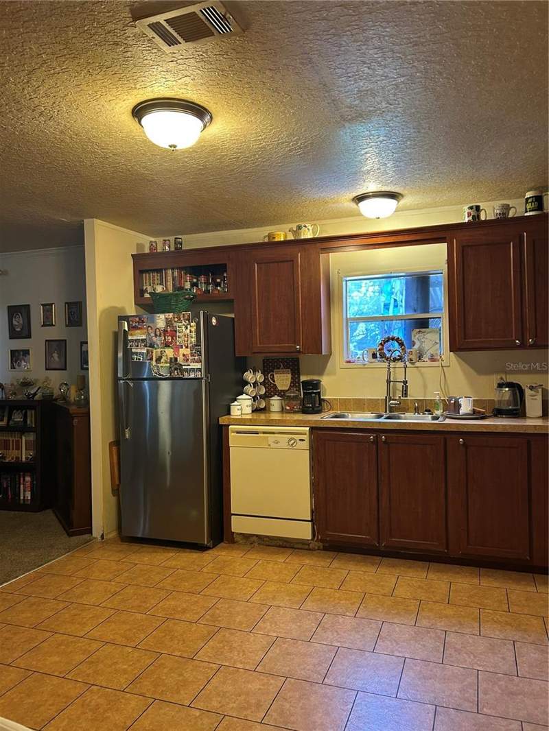 3 bedroom Manufactured Home at 7407 Sabre Street, Charlin Park Sixth Add, Orlando — photo 4