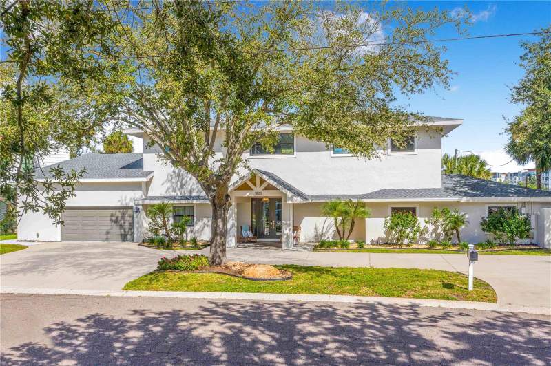 6 bedroom Single Family Residence at 1825 Venetian Point Drive, Venetian Point, Clearwater — photo 3