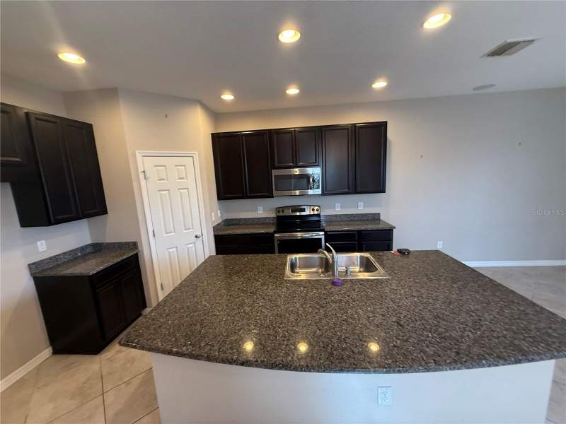 3 bedroom Townhouse at 6629 Holly Heath Drive, Oak Creek Prcl 3, Riverview — photo 2