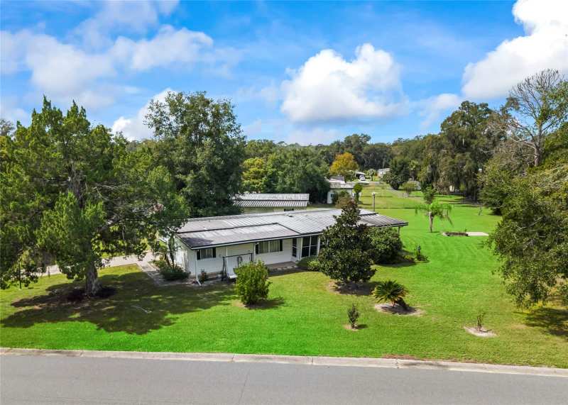 2 bedroom Manufactured Home at 309 Sheerwood Drive, Oak Grove Mobile Home Sub Un #2, Lady Lake — photo 1