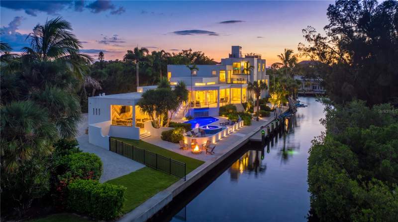 4 bedroom Single Family Residence at 3718 Sandspur Lane, Casey Key, Nokomis — photo 2