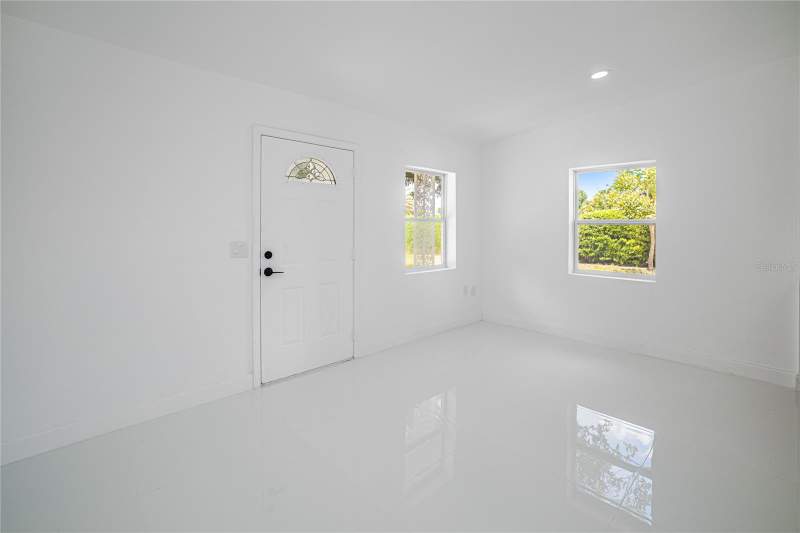 3 bedroom Single Family Residence at 203 Waterway Circle, Port Charlotte Sec 003, Port Charlotte — photo 4