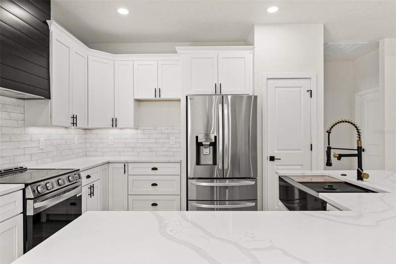 4 bedroom Single Family Residence at 10439 Gypsy Avenue, Royal Highlands, Weeki Wachee — photo 5